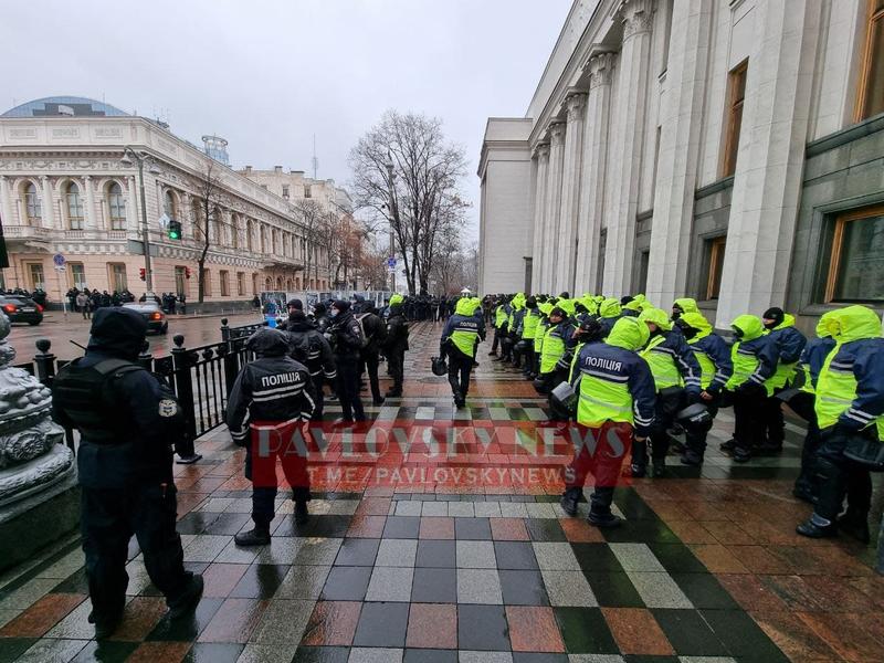 Фото полиции у Рады / t.me/pavlovskynews