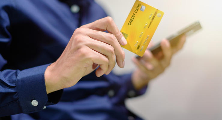 В Киеве разрешат оплачивать проезд в транспорте банковской картой