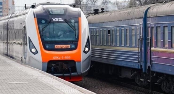УЗ назначила два дополнительных поезда в Польшу