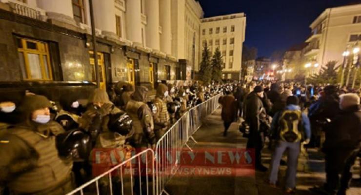 Митинг в Киеве: протестующие пришли под Офис президента