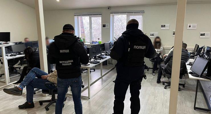 В Одессе разоблачили мошеннические колл-центры, которые наживались на иностранцах