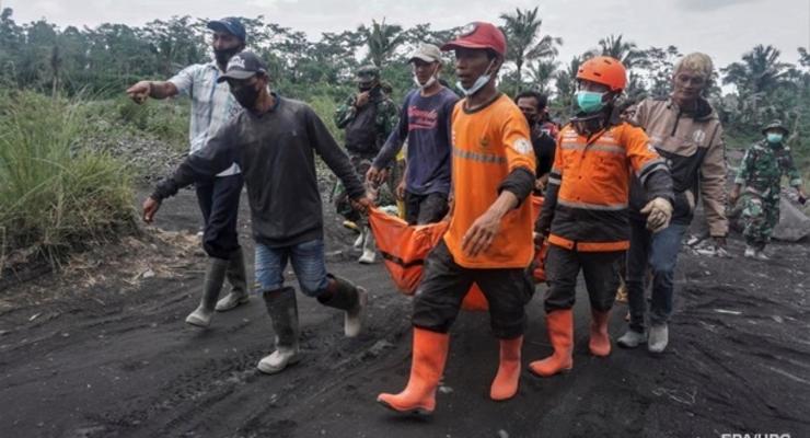 В Индонезии выросло число жертв извержения вулкана Семеру