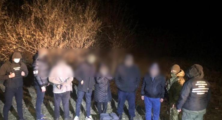 На Луганщине у границы с РФ задержали нелегалов из Азербайджана