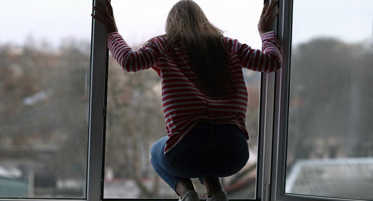 16-летняя девушка выбросилась с 9 этажа в Запорожье