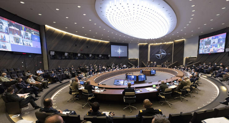 Начальники НАТО провели экстренное совещание из-за угрозы вторжения РФ