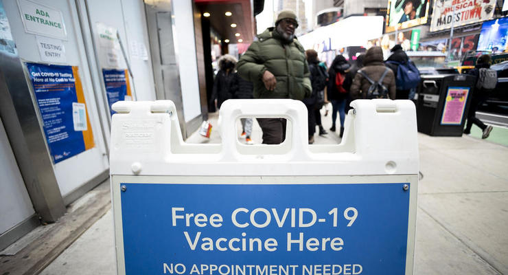 Против Омикрона действуют три вакцины Pfizer — исследование
