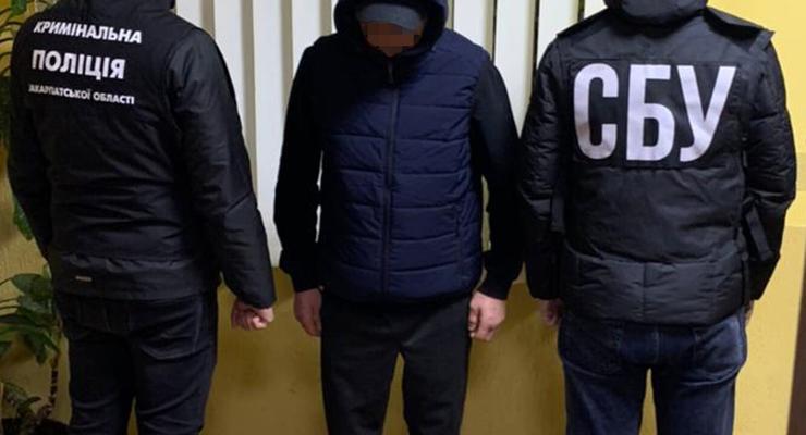 СБУ задержала поджигателя автомобиля журналиста в Ужгороде
