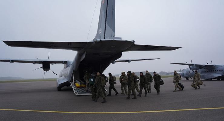 США приостановили военную помощь Украине, - СМИ
