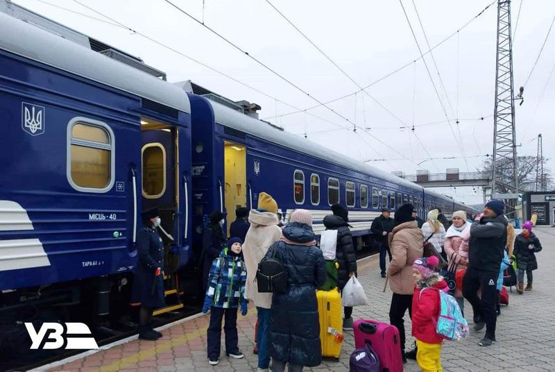 В первый рейс отправился поезд с самым длинным в Украине маршрутом / uz.gov.ua