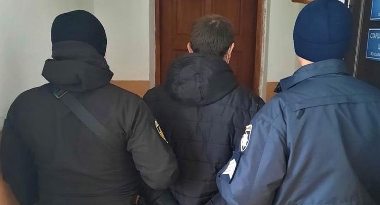 На Львовщине пьяный мужчина пытался отобрать оружие у полицейских