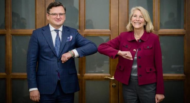 Помощница госсекретаря США прибыла в Киев перед визитом в Москву