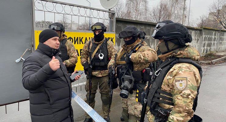 Под Киевом мужчина открыл огонь по людям — его взяли штурмом
