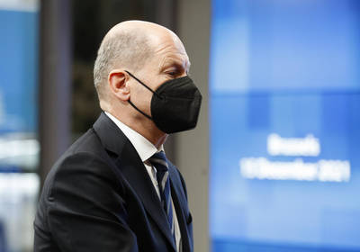 Зеленский впервые сел за стол переговоров с новым канцлером Германии