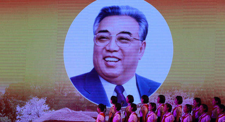 В КНДР запретили смеяться и пить алкоголь в дни траура по Ким Чен Иру