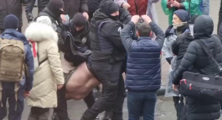 Протест под Радой: Начались столкновения с полицией
