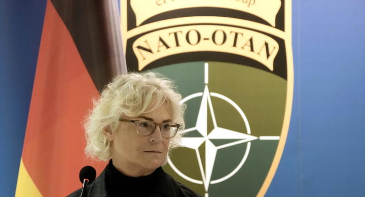 Кремль не вправе устанавливать границы НАТО - глава Минобороны ФРГ