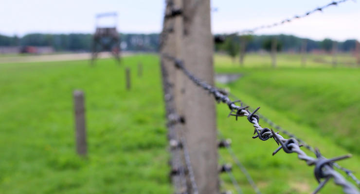 Изучали Холокост: В США учитель заставил детей играть в концлагерь