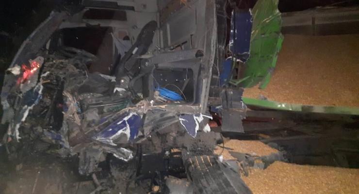 Под Одессой столкнулись три грузовика: два водителя погибли