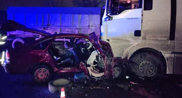 В Николаеве два человека погибли в ДТП с грузовиком
