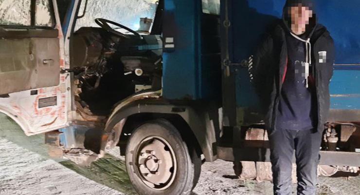 Хотел покатать девушку: На Киевщине юноша угнал грузовик
