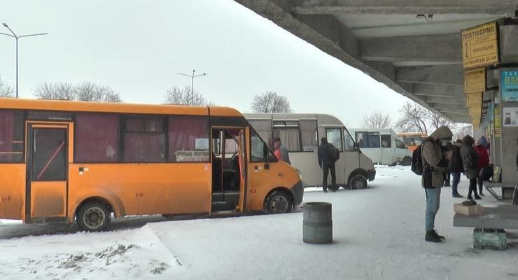 В Полтаве из-за снегопада транспортный коллапс