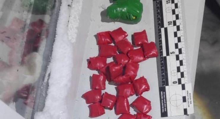 На Харьковщине полиция за продажу наркотиков задержала "Дед Мороза"