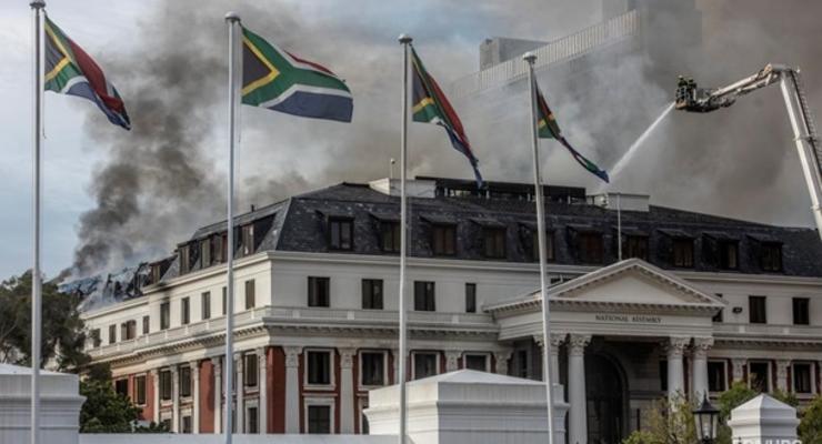 В здании парламента ЮАР снова вспыхнул пожар
