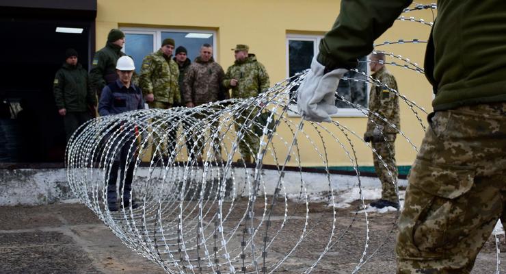 ГПС Украины изготовила 2000 бухт колючей проволоки для границы с Беларусью
