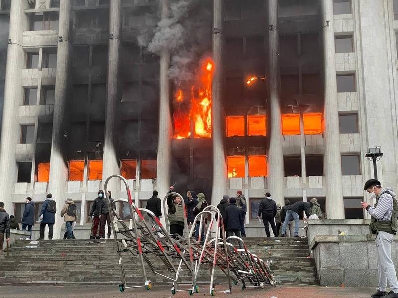 Пожар в мэрии Алматы 5 января 2022 / t.me/nexta_live