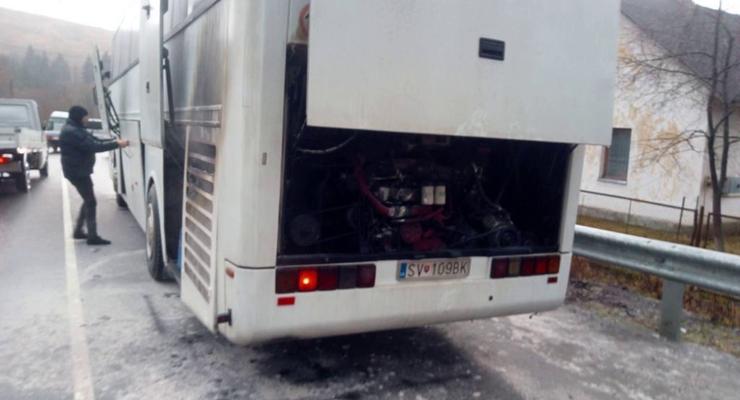 На Закарпатье загорелся автобус, в котором было 50 туристов