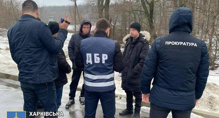 Избивали баклажкой с водой: В Харькове двум копам вручили подозрения