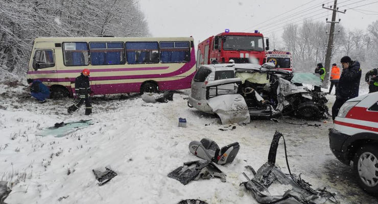 На Львовщине из-за непогоды произошли две аварии с автобусами