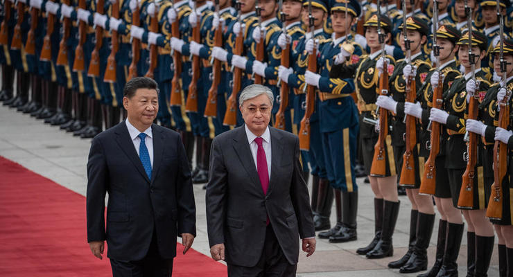 Китай поможет Казахстану избежать "цветной революции"