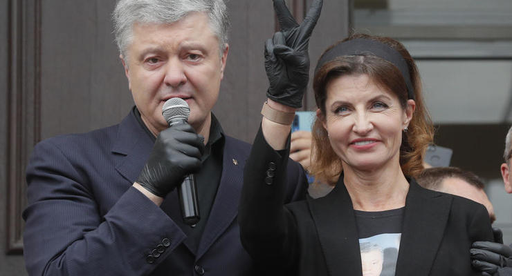 Адвокаты Порошенко требуют заседания суда в день его приезда