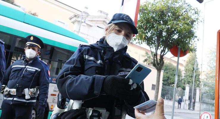 В Италии полицейские взбунтовались против розовых защитных масок