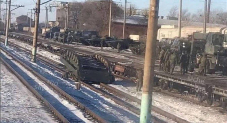 В РФ военные потеряли БМП при перевозке по железной дороге