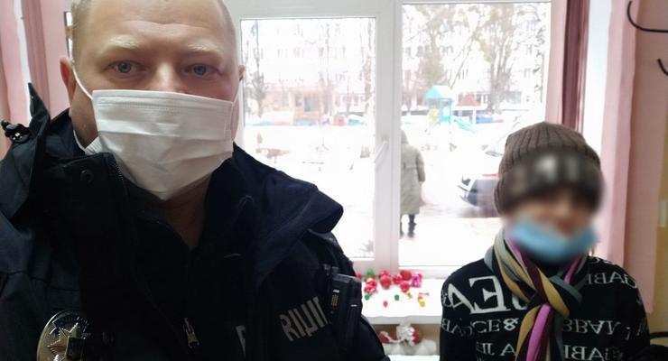 В Харьковской области мать неделю не пускала домой 11-летнюю дочку