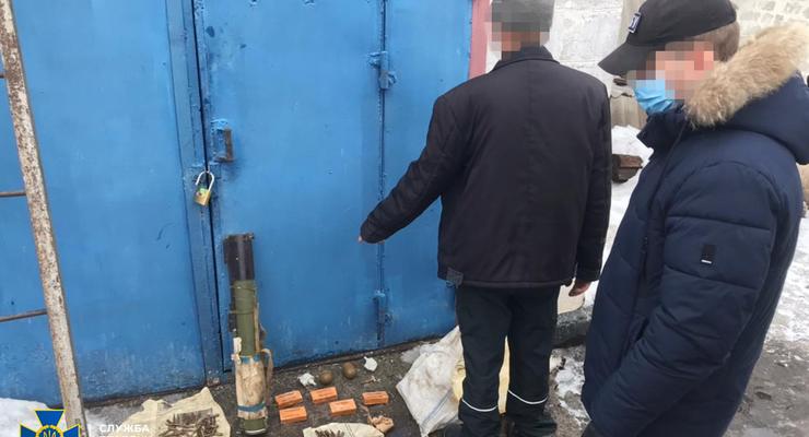 СБУ обнаружила тайник боевиков на Донбассе: хранили взрывчатку