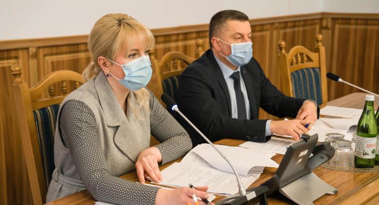 На Прикарпатье могут закрыть школы из-за увеличения заболеваемости СOVID