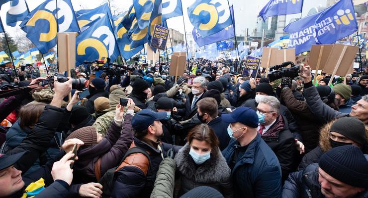 В Киеве произошли стычки сторонников Порошенко с полицией