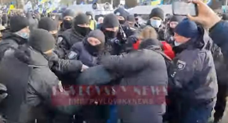 В Киеве во время акции в поддержку Порошенко задержали узника Кремля