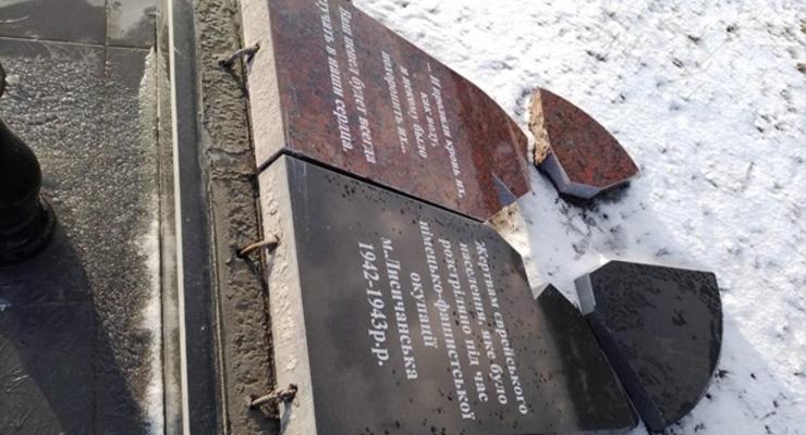 В Лисичанске неизвестные разгромили памятник жертвам Холокоста