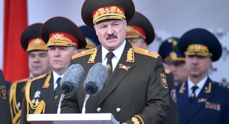 Лукашенко развернет военный контингент на границе с Украиной