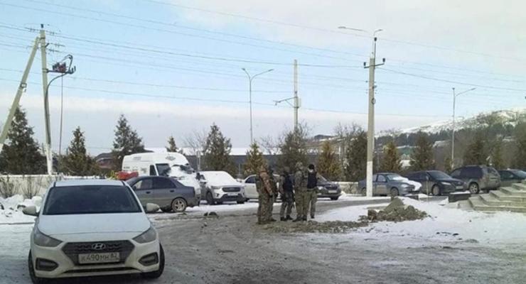 В Крыму силовики пришли с обыском в крымскотатарский комплекс Алем
