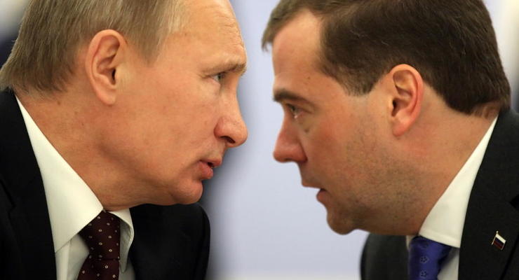 РФ готова перейти с доллара на "очень перспективный юань", - Медведев