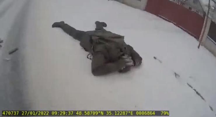 "Что же ты наделал?": Появилось видео задержания днепровского стрелка