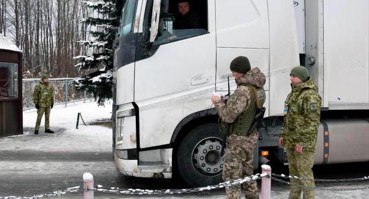 В Украину зашла автоколонна с гуманитарной помощью от Польши