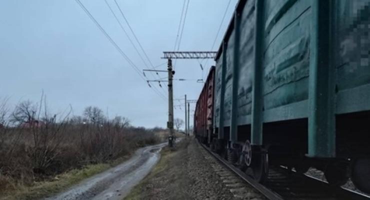 В Запорожской области поезд сбил подростка: видео момента