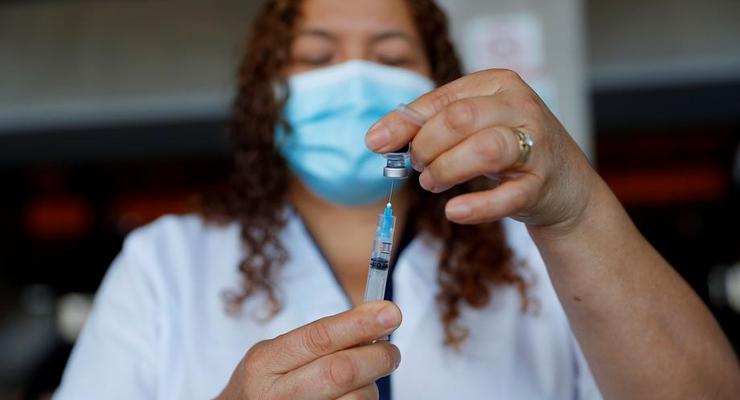 COVID-вакцину за сутки получили еще 74 тыс украинцев