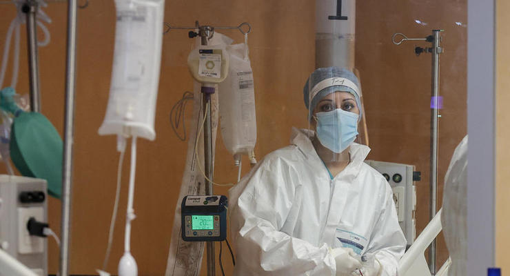 Более 200 тыс новых больных в день: Украинский врач дал COVID-прогноз